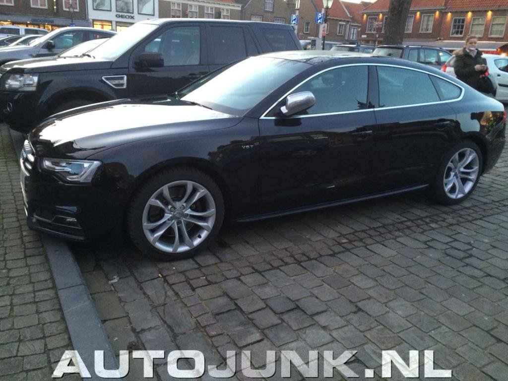 894385562S5SPORTBACK.jpg