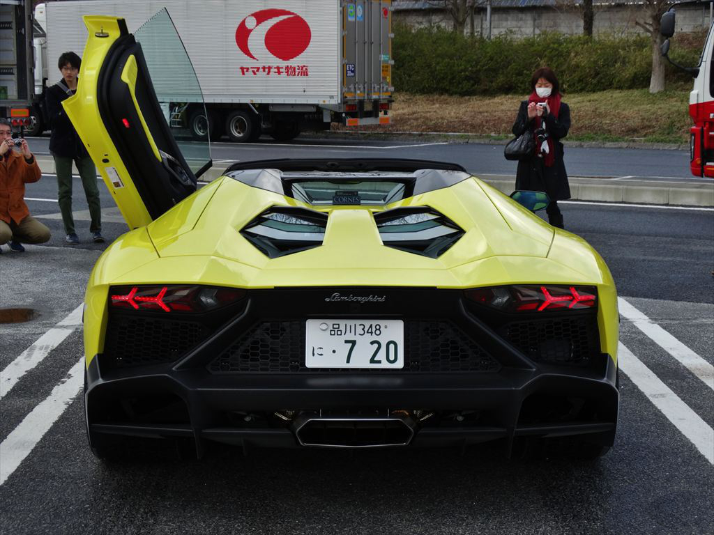 894438916LAMBORGHINIAVENTADOR.jpg