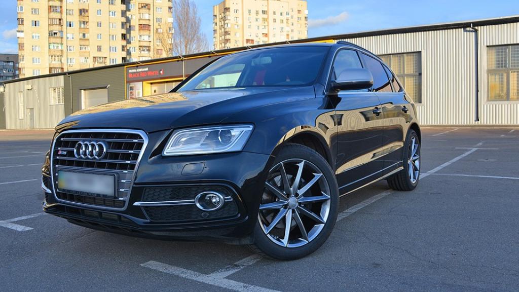 894599AUDISQ51573.jpg