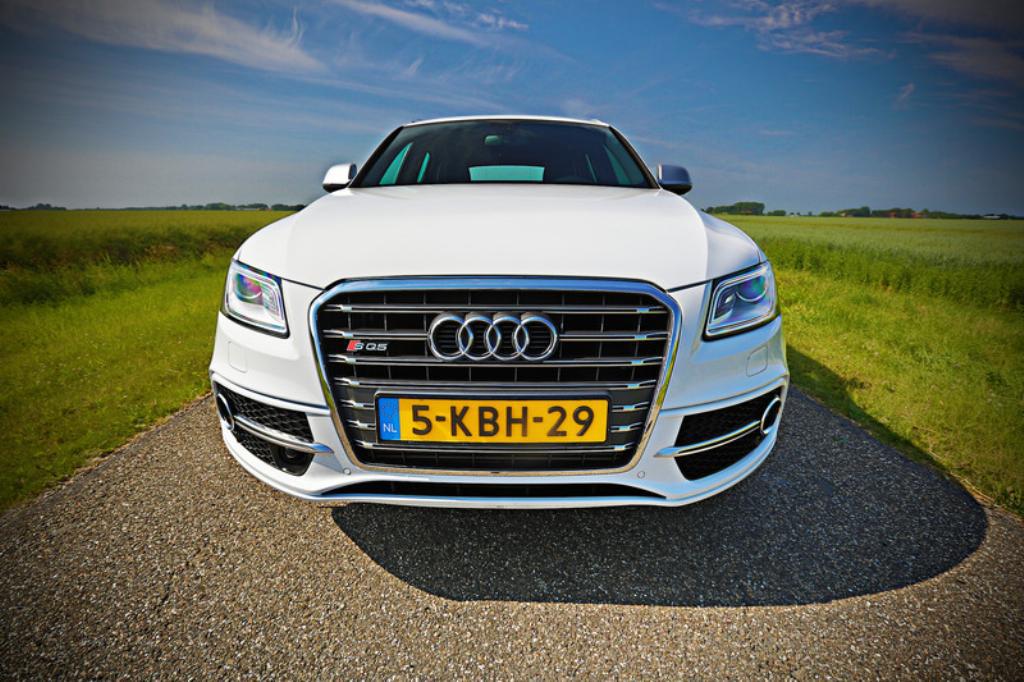 894927AUDISQ51307.jpg