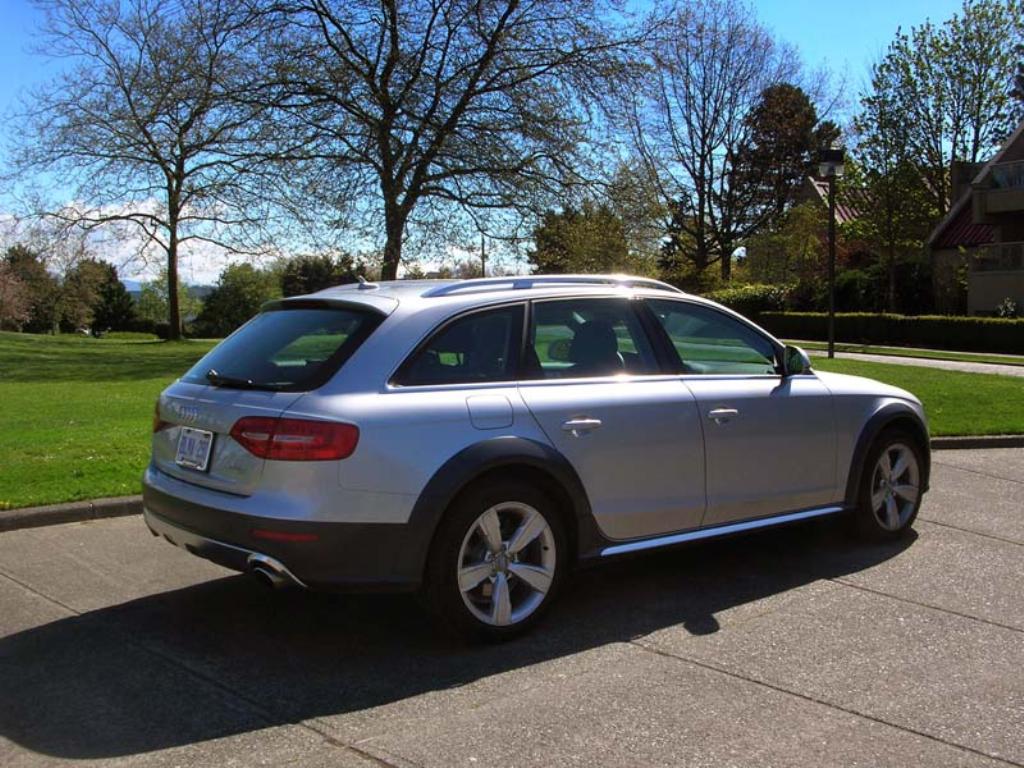 896242617AUDIA4ALLROAD.jpg