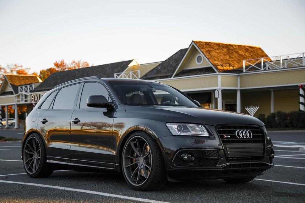 896764AUDISQ52197.jpg
