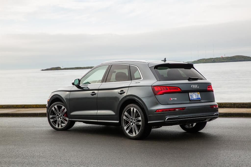 897574AUDISQ5B90076.jpg