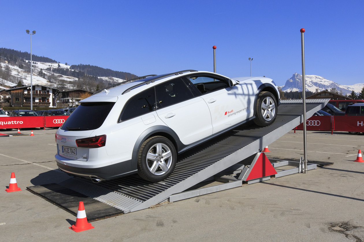 898011656AUDIA6C7ALLROAD.jpg