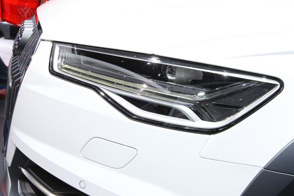 Audi-a6-allroad-2014__9_.jpg?width=940&q