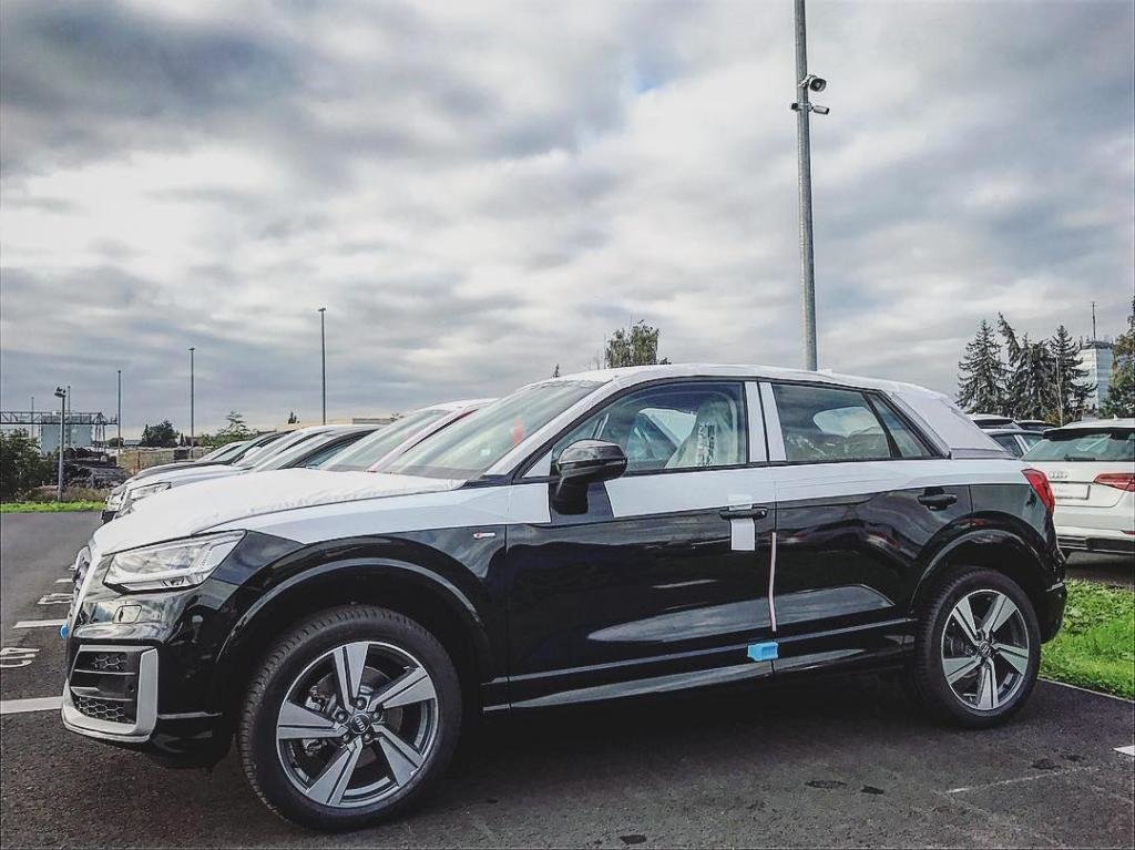 898794AUDIQ20505.jpg