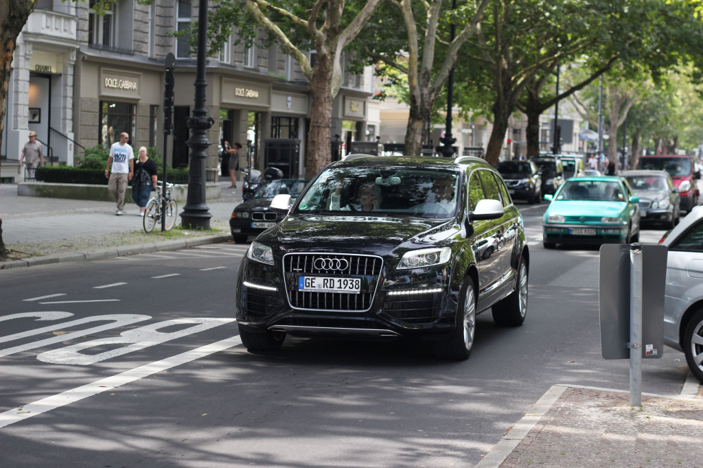 899728947Q7V12.jpg
