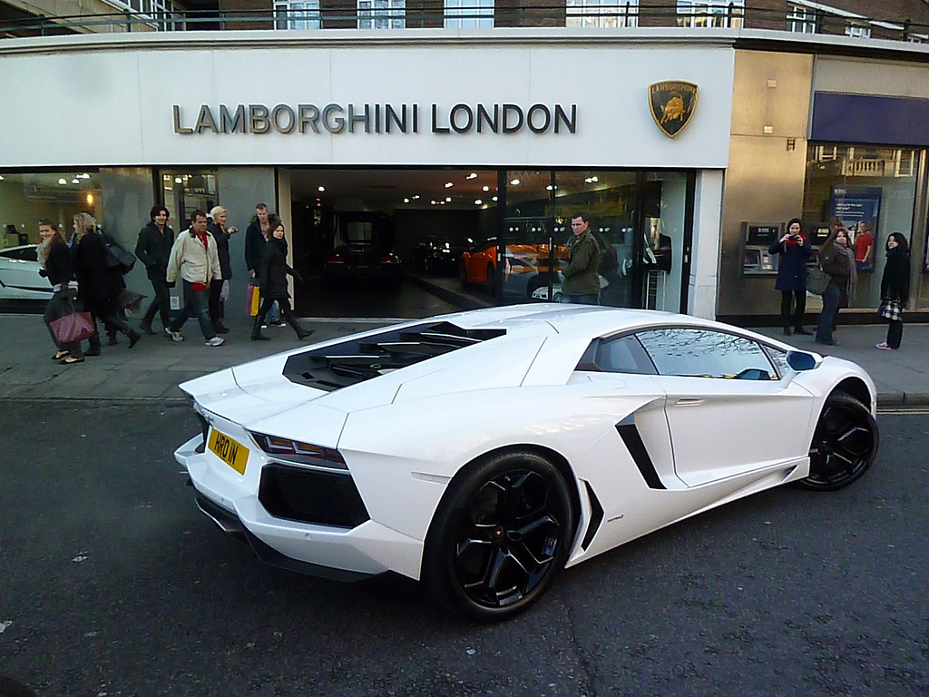 901826393LAMBORGHINIAVENTADORESQUIROU.jpg