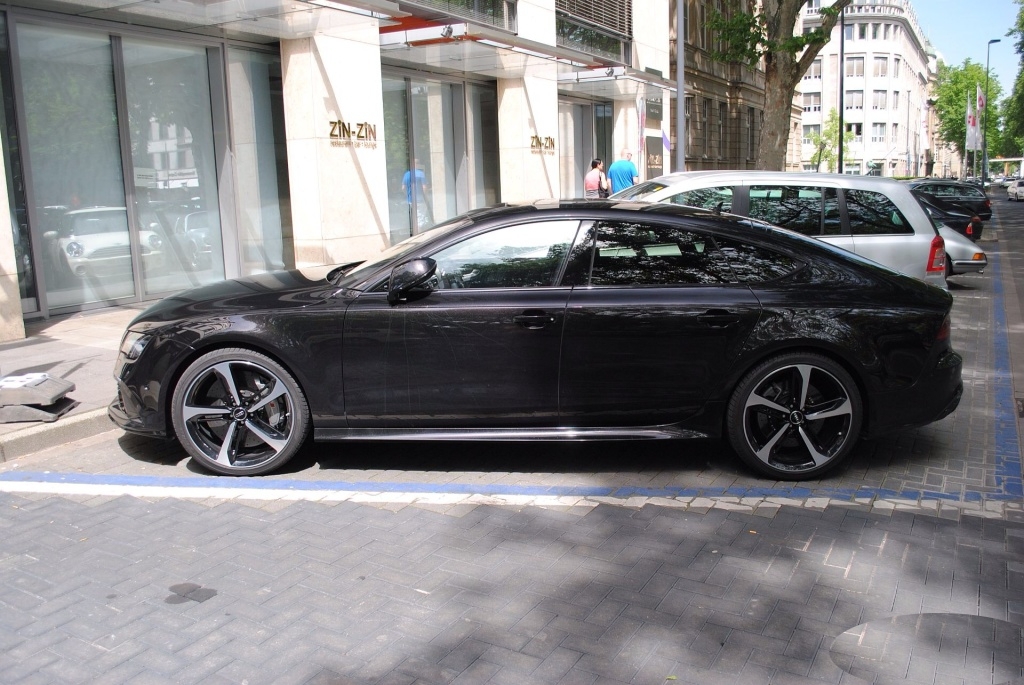 902004RS7737.jpg