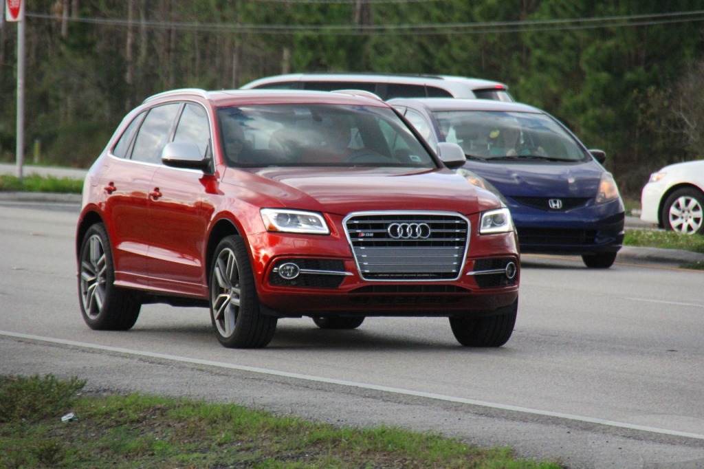 902007AUDISQ51031.jpg