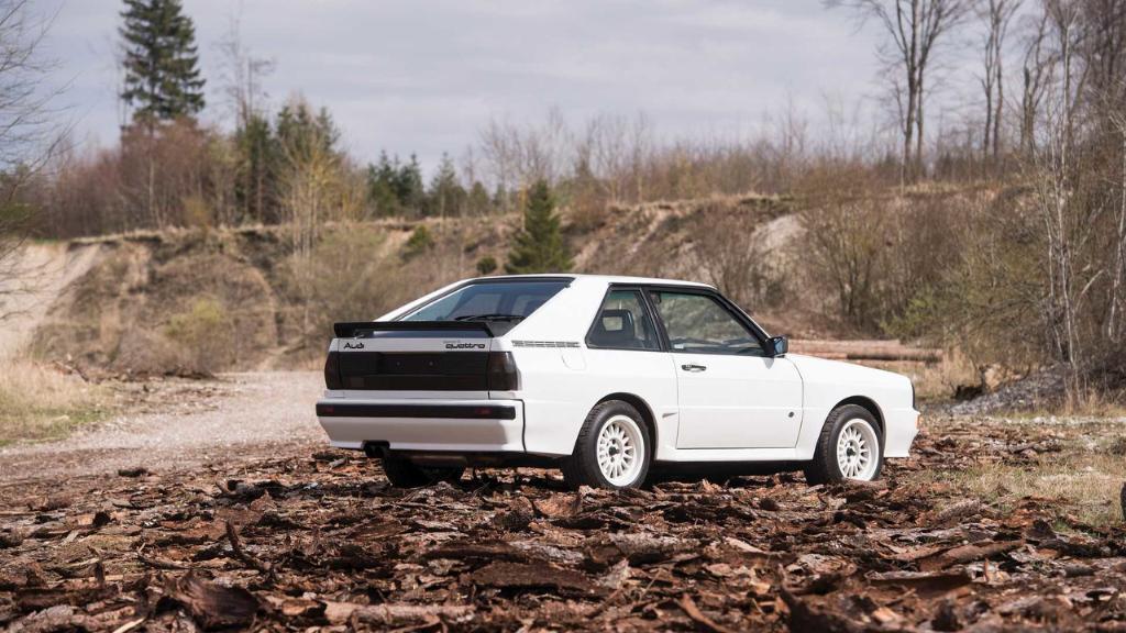 902441URQUATTRO2308.jpg