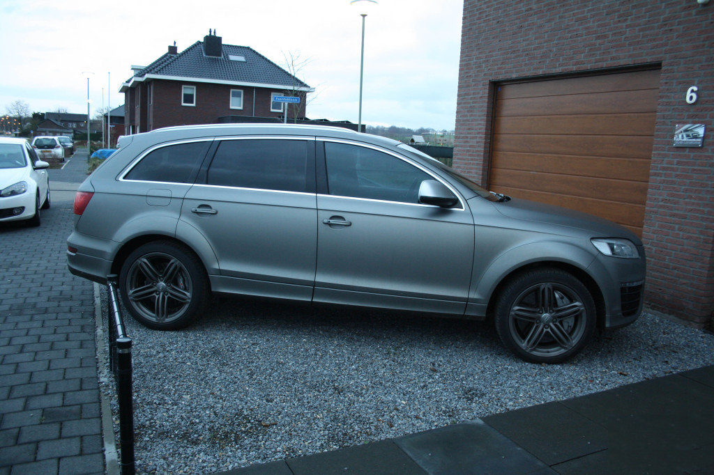 903008569Q7V12.jpg