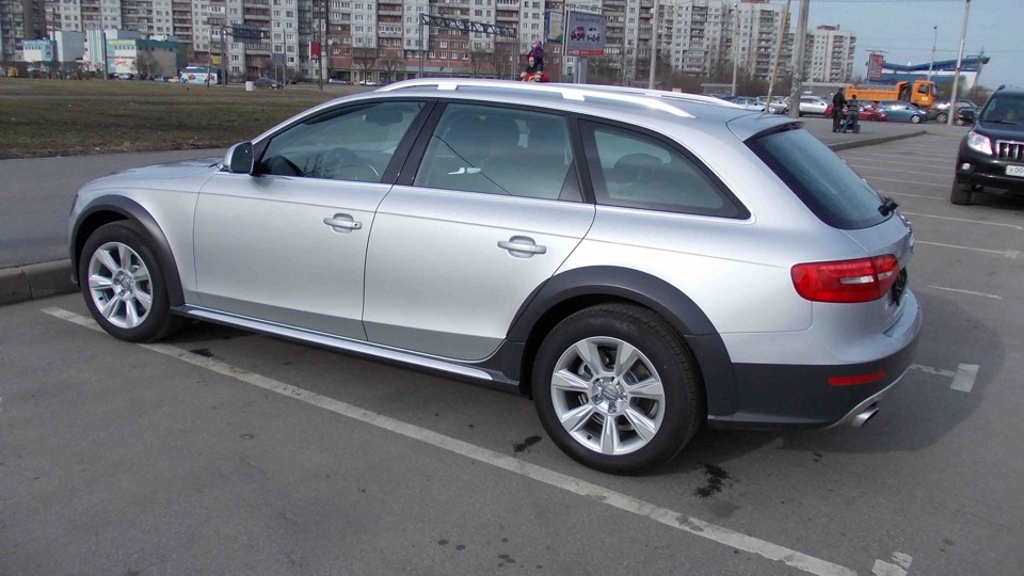 903870439AUDIA4ALLROAD.jpg