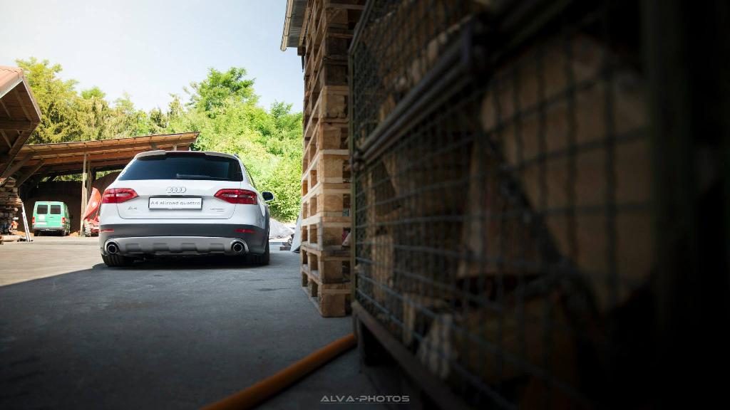 9085911358AUDIA4ALLROAD.jpg