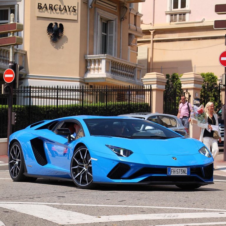 9089174266LAMBORGHINIAVENTADOR.jpg