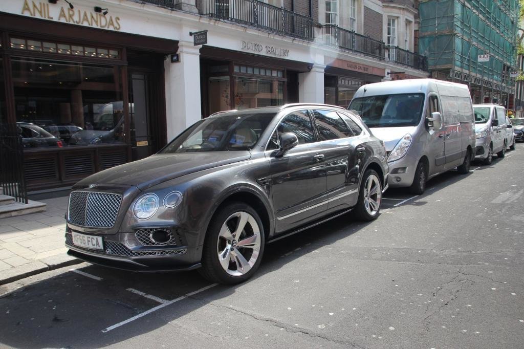 909020BENTAYGA0479.jpg