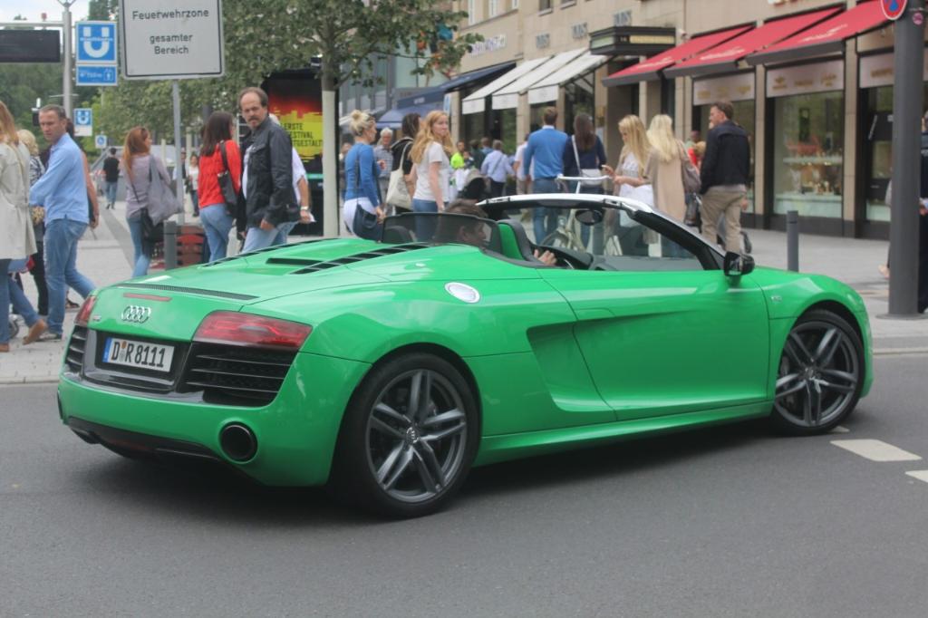 9099513893AUDIR8V10.jpg