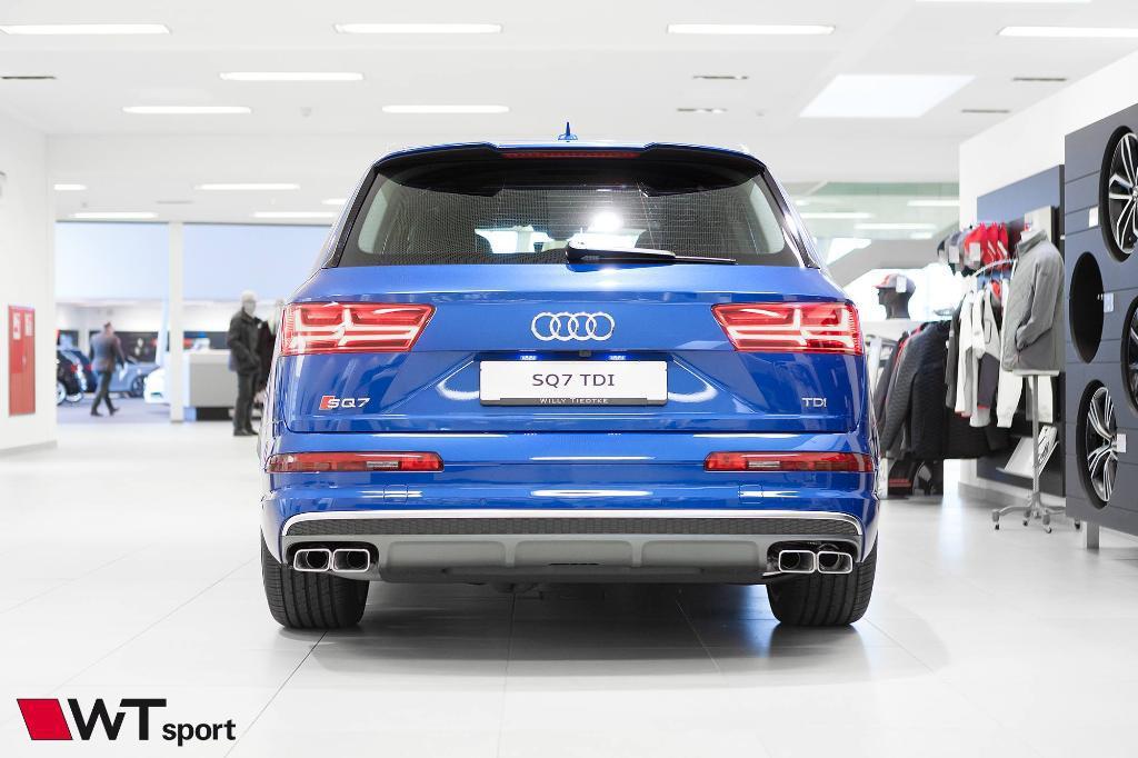 910283AUDISQ70540.jpg