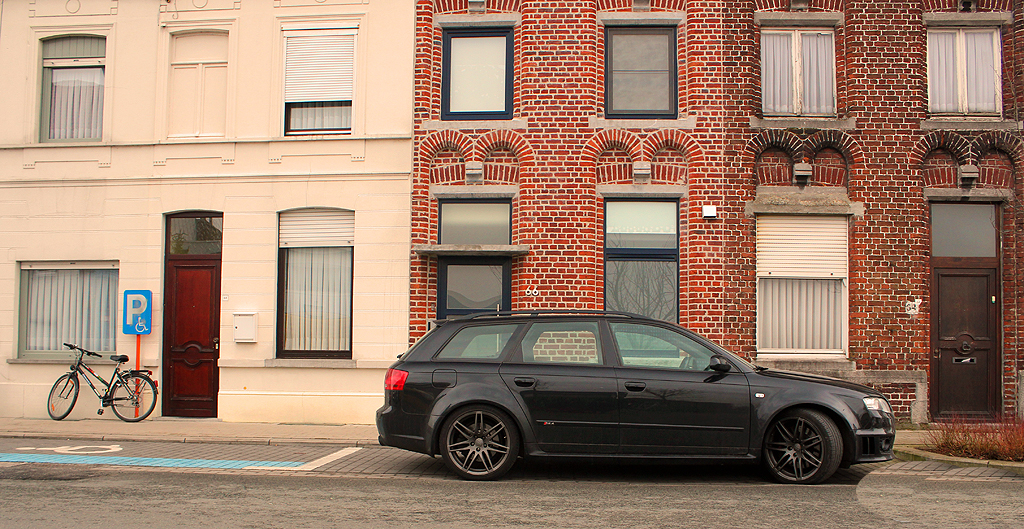 911344AUDIRS4700.jpg