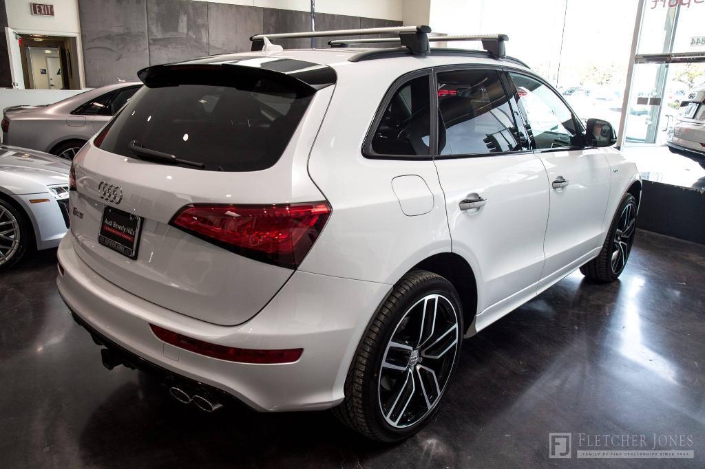 915735AUDISQ52319.jpg