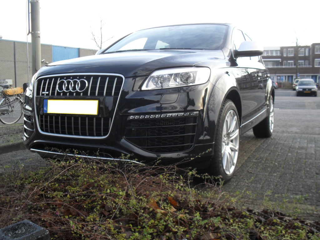 915942993Q7V12.jpg