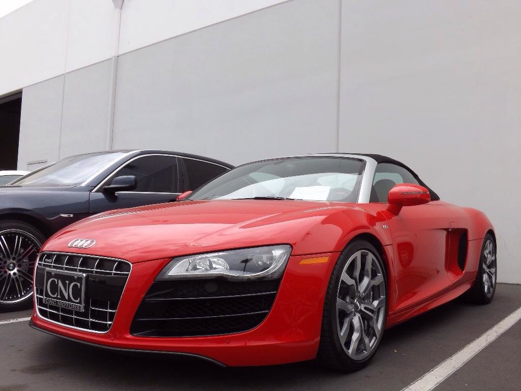 9164361800AUDIR8V10.jpg