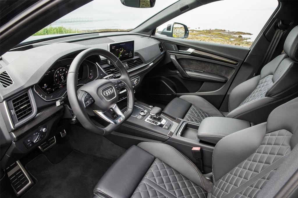 918221AUDISQ5B90045.jpg