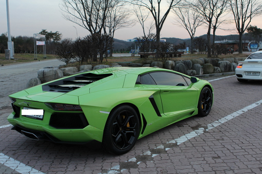 919389139LAMBORGHINIAVENTADORESQUIROU.jpg