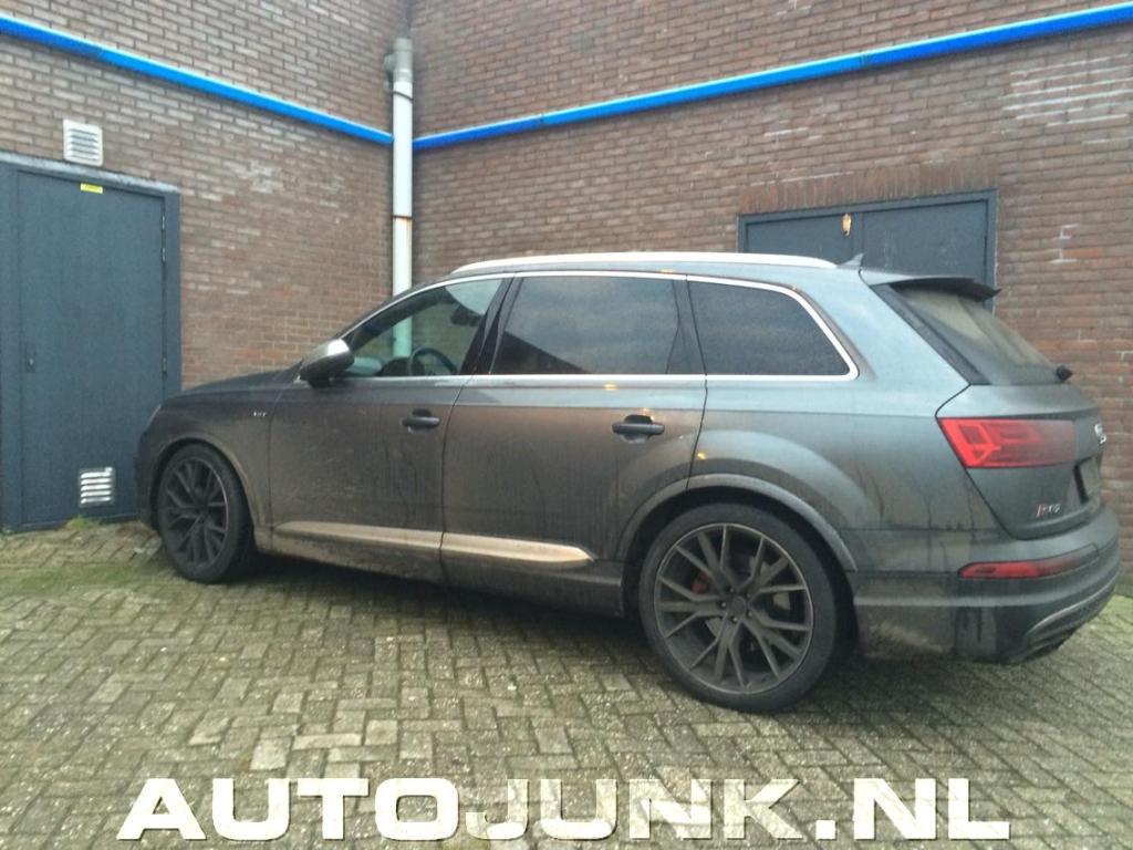 922008AUDISQ70518.jpg