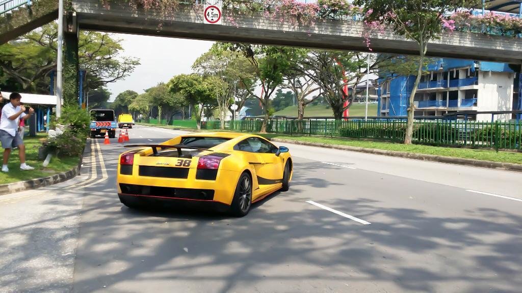 927350999LAMBORGHINI570.jpg