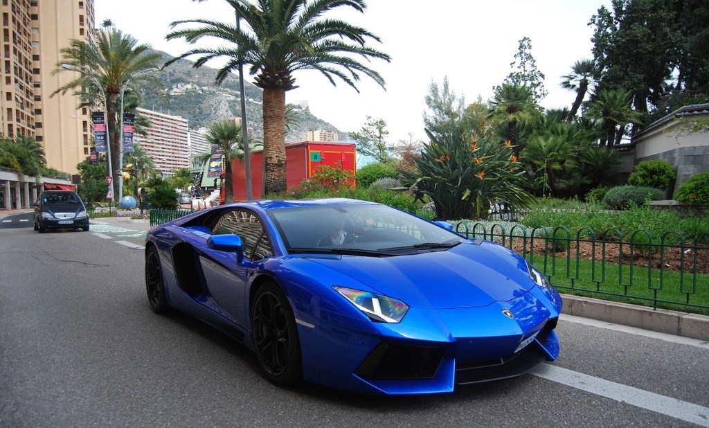 927954456LAMBORGHINIAVENTADORESQUIROU.jpg