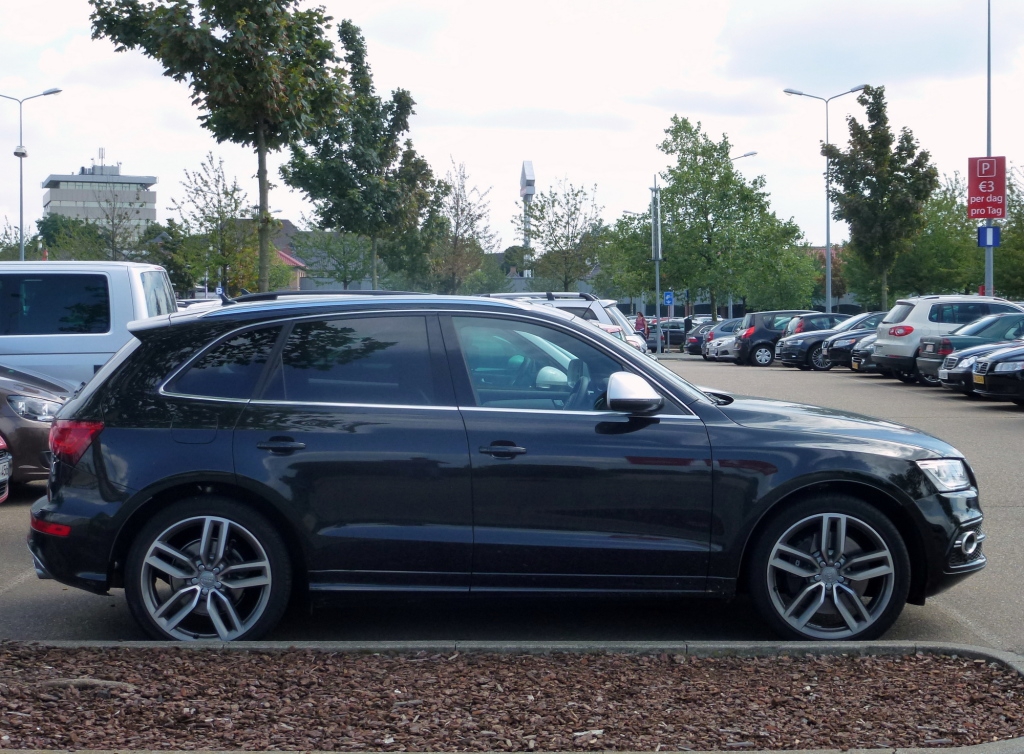 928994AUDISQ5849.jpg