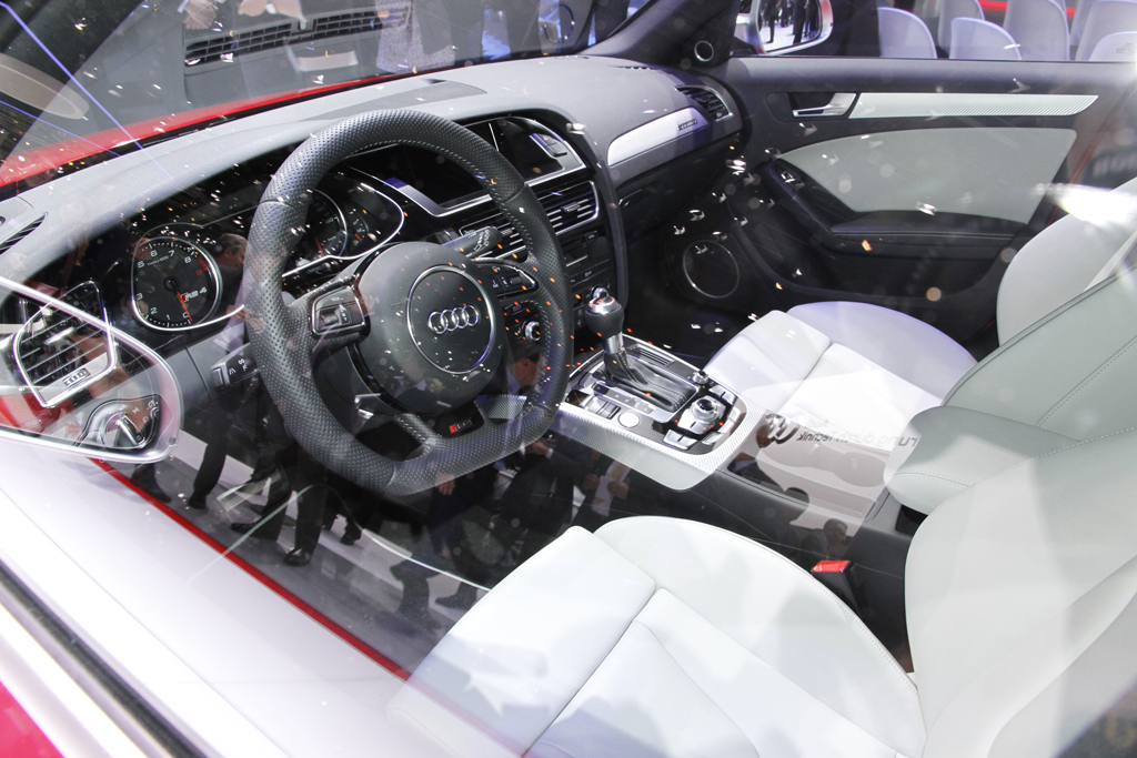 932491RS4B8ESQUIROU021.jpg