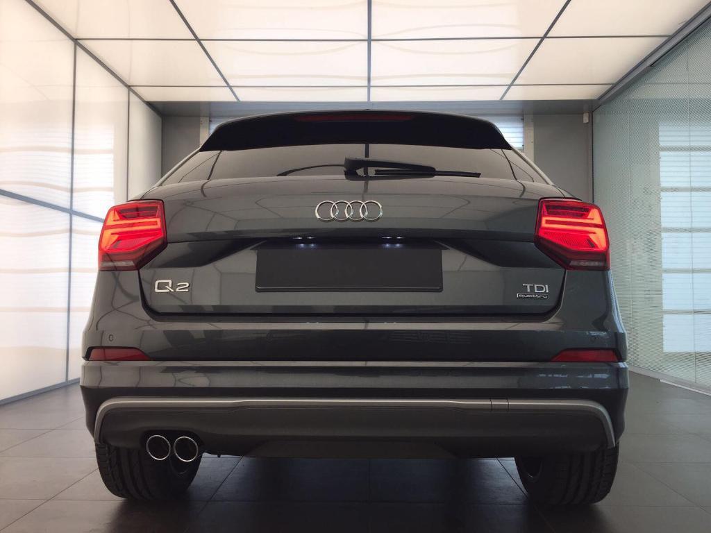 933293AUDIQ20750.jpg