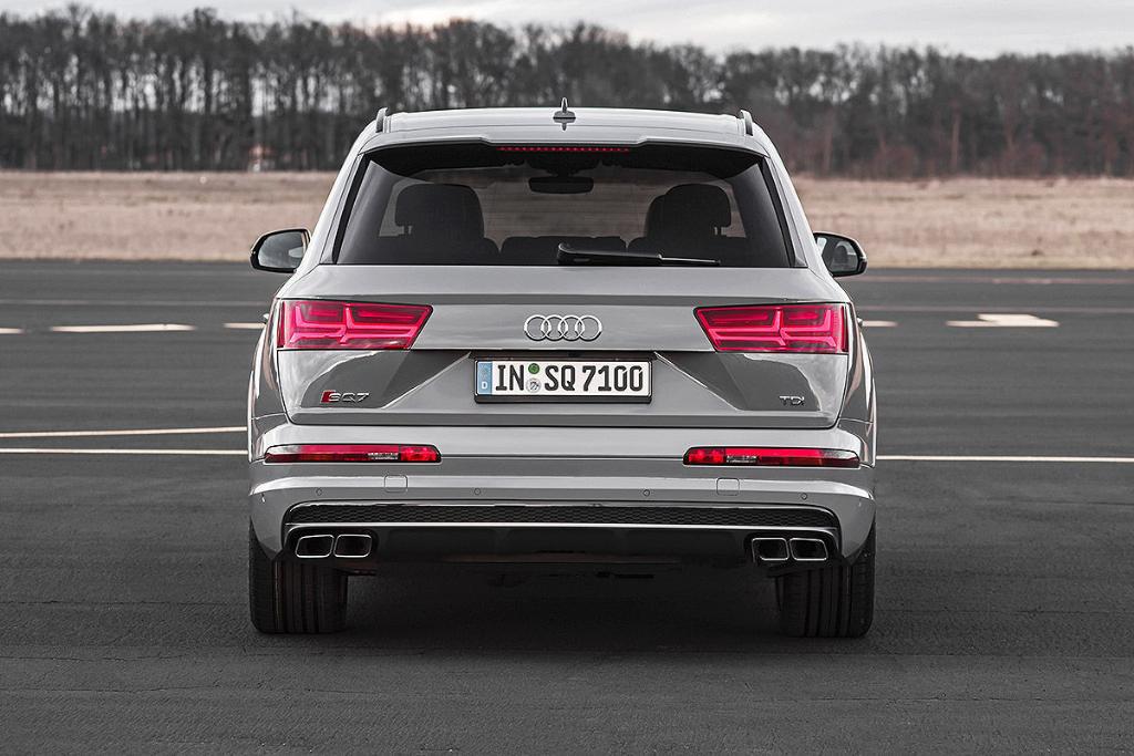 934235AUDISQ70066.jpg