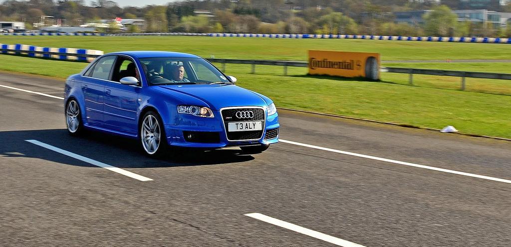 935597AUDIRS4764.jpg