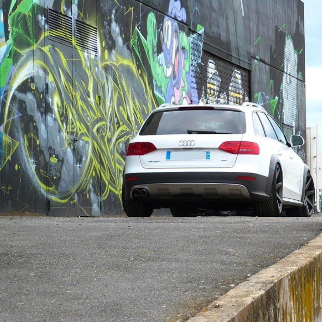 9361041092AUDIA4ALLROAD.jpg