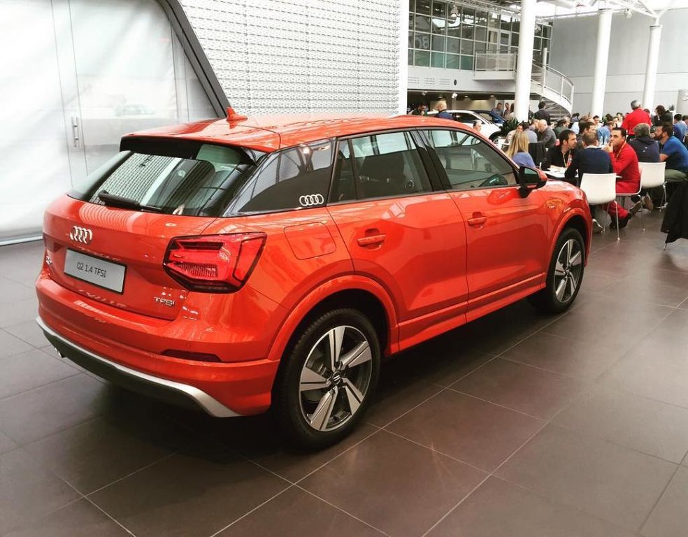 936153AUDIQ20555.jpg