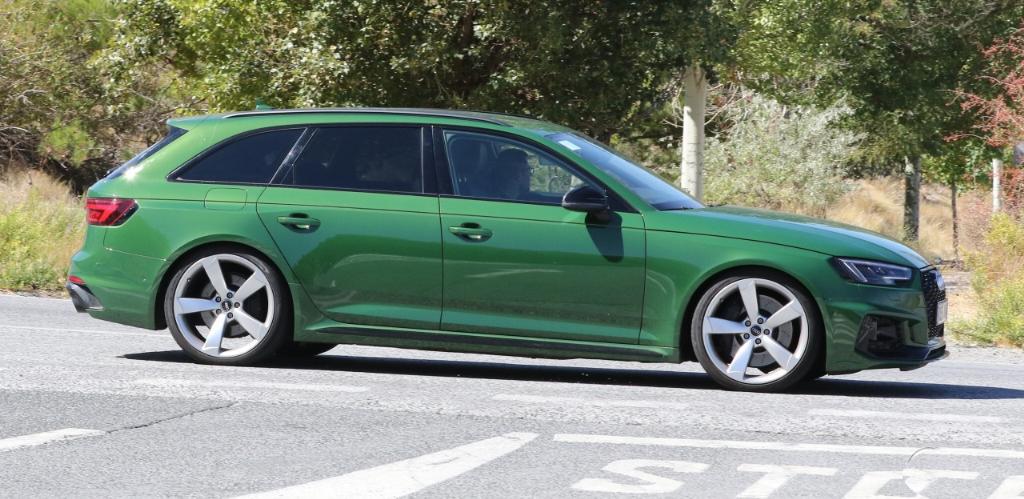 938455AUDIRS4B90089.jpg