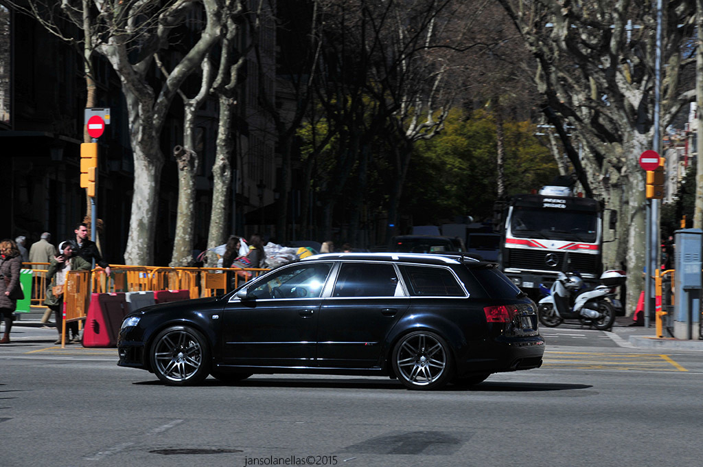 939627AUDIRS41801.jpg