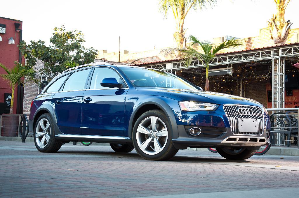 942227889AUDIA4ALLROAD.jpg