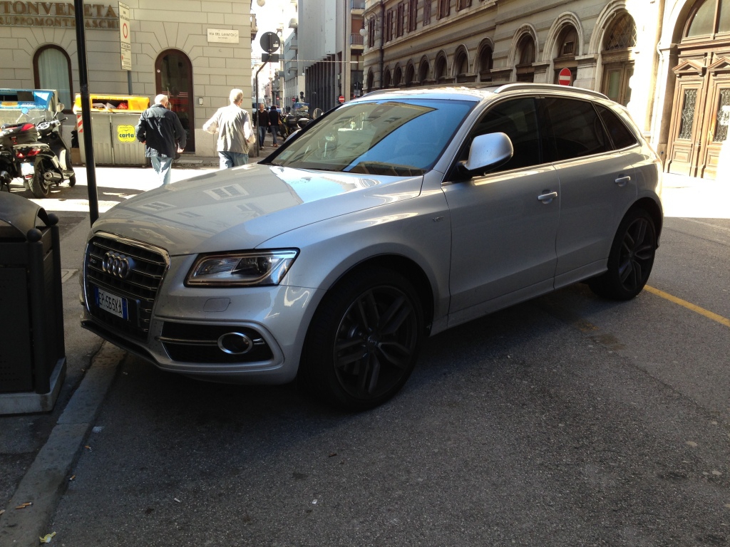 943520AUDISQ5357.jpg