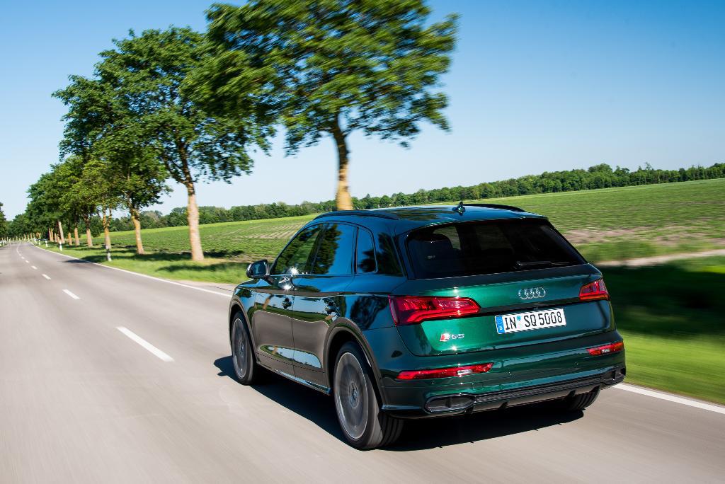 944376AUDISQ5B90107.jpg