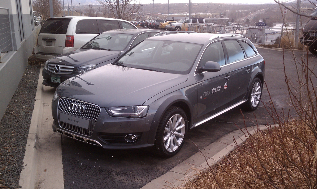 946202282AUDIA4ALLROAD.jpg