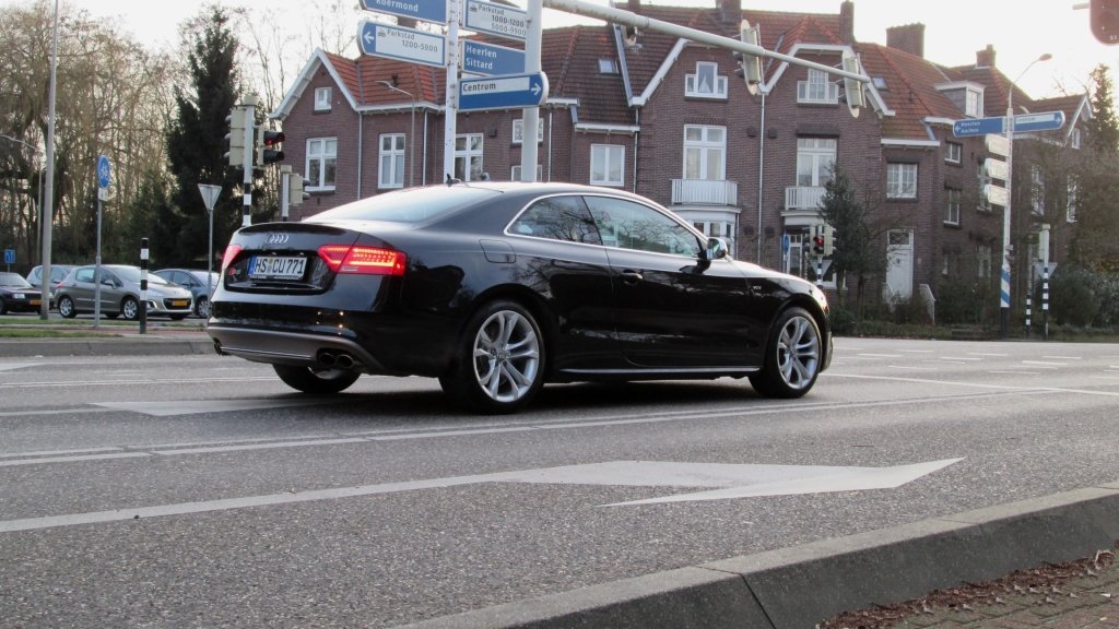 946641996S5.jpg