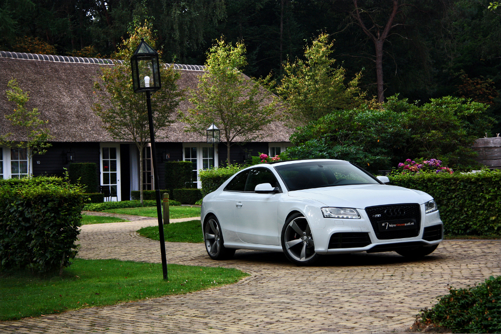 948010AUDIRS5485.jpg