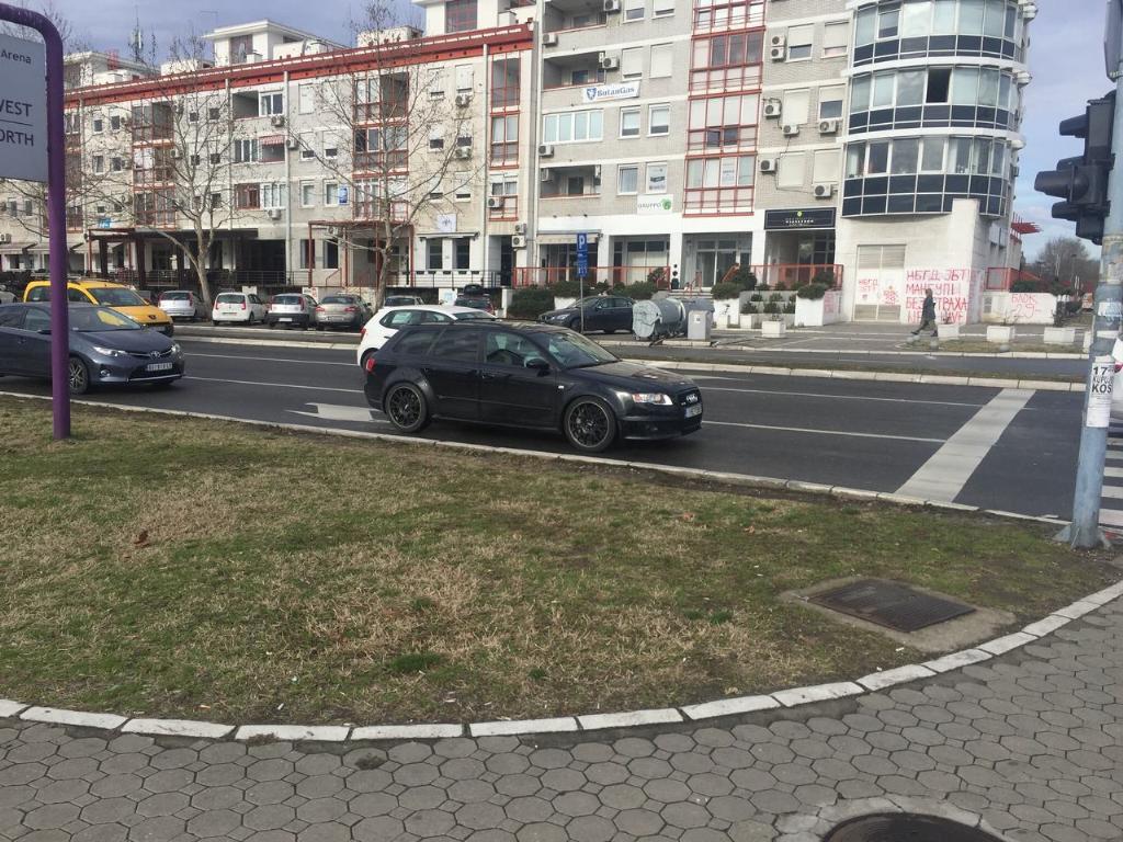 951664AUDIRS43178.jpg