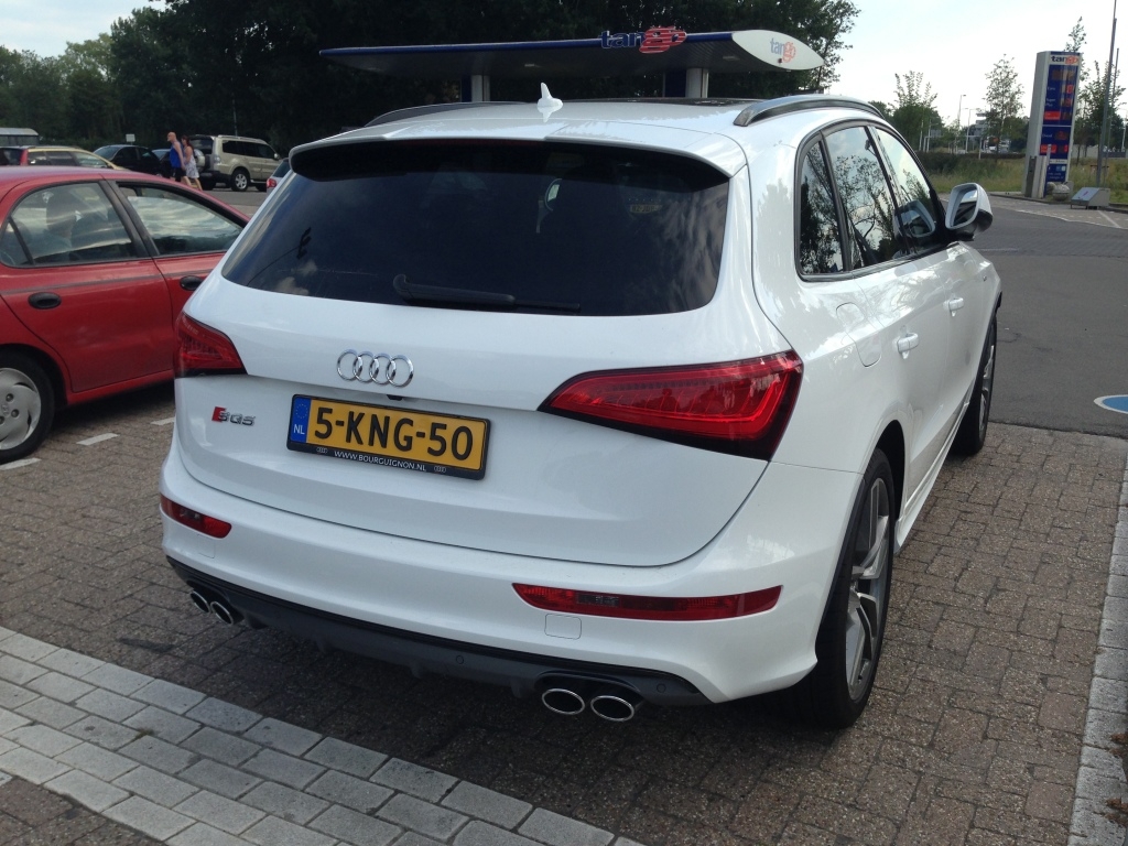 952428AUDISQ5854.jpg
