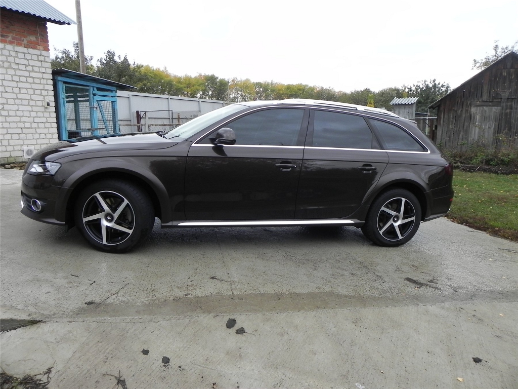 954809143AUDIA4ALLROAD.jpg