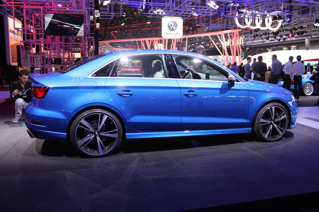 956638AUDIWHEELS0702DRS38VSEDAN.jpg